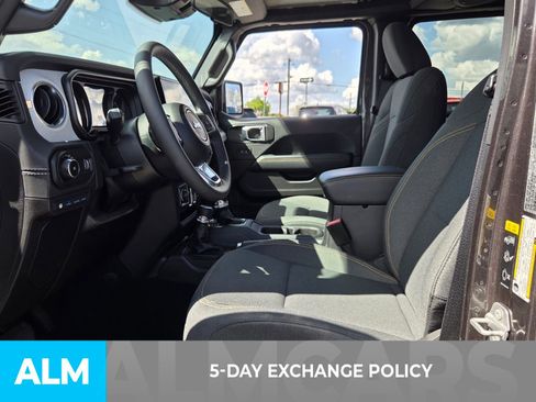 Used 2025 Jeep Wrangler Unlimited Sahara AWD/4WD image 4