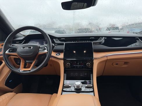 Used 2025 Jeep Grand Cherokee Summit image 10