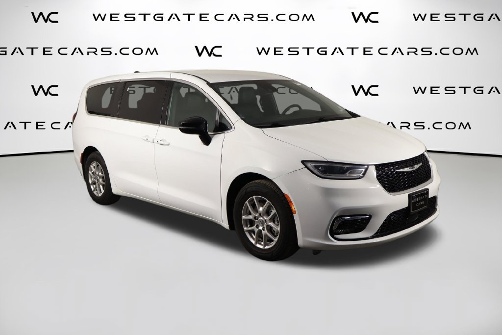 Used 2025 Chrysler Pacifica Select FWD image 47