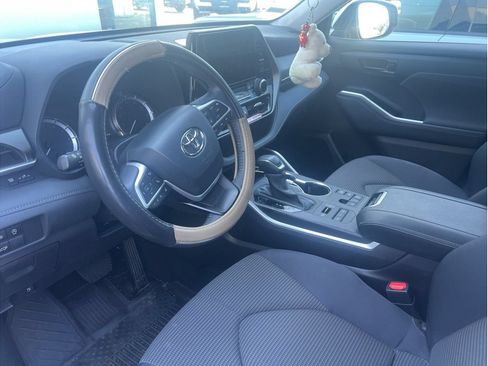 Certified 2024 Toyota Highlander LE AWD/4WD image 6