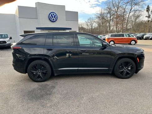 Used 2024 Jeep Wagoneer Launch Edition image 5