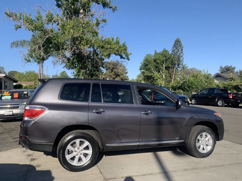 Used 2011 Toyota Highlander 2WD image 6