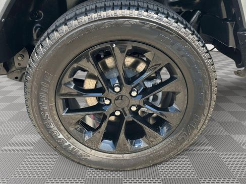 Used 2023 Jeep Wrangler Unlimited Sahara AWD/4WD image 29
