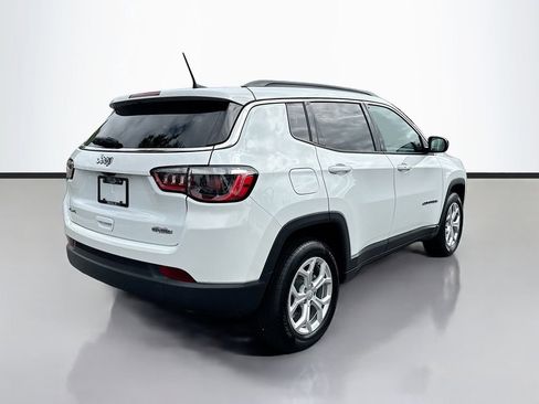 Used 2024 Jeep Compass Latitude AWD/4WD image 9