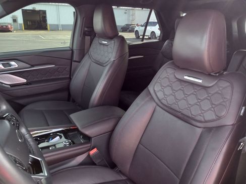 Used 2025 Ford Explorer Platinum w/ Ultimate Package image 12