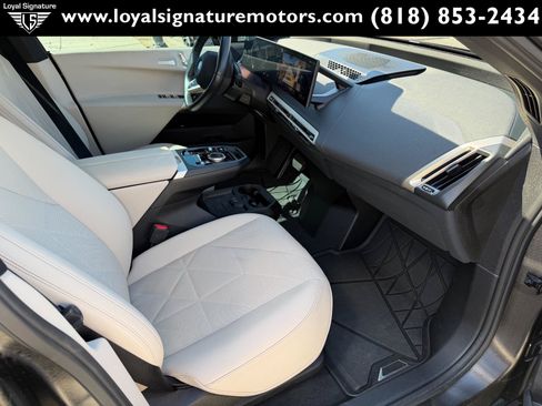 Used 2024 BMW iX xDrive50 w/ Premium Package AWD/4WD image 34
