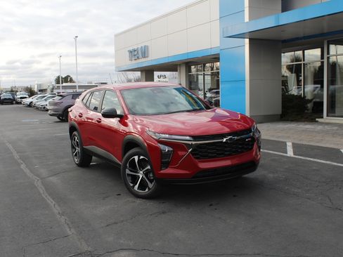 New 2026 Chevrolet Trax RS w/ Driver Confidence Package image 2