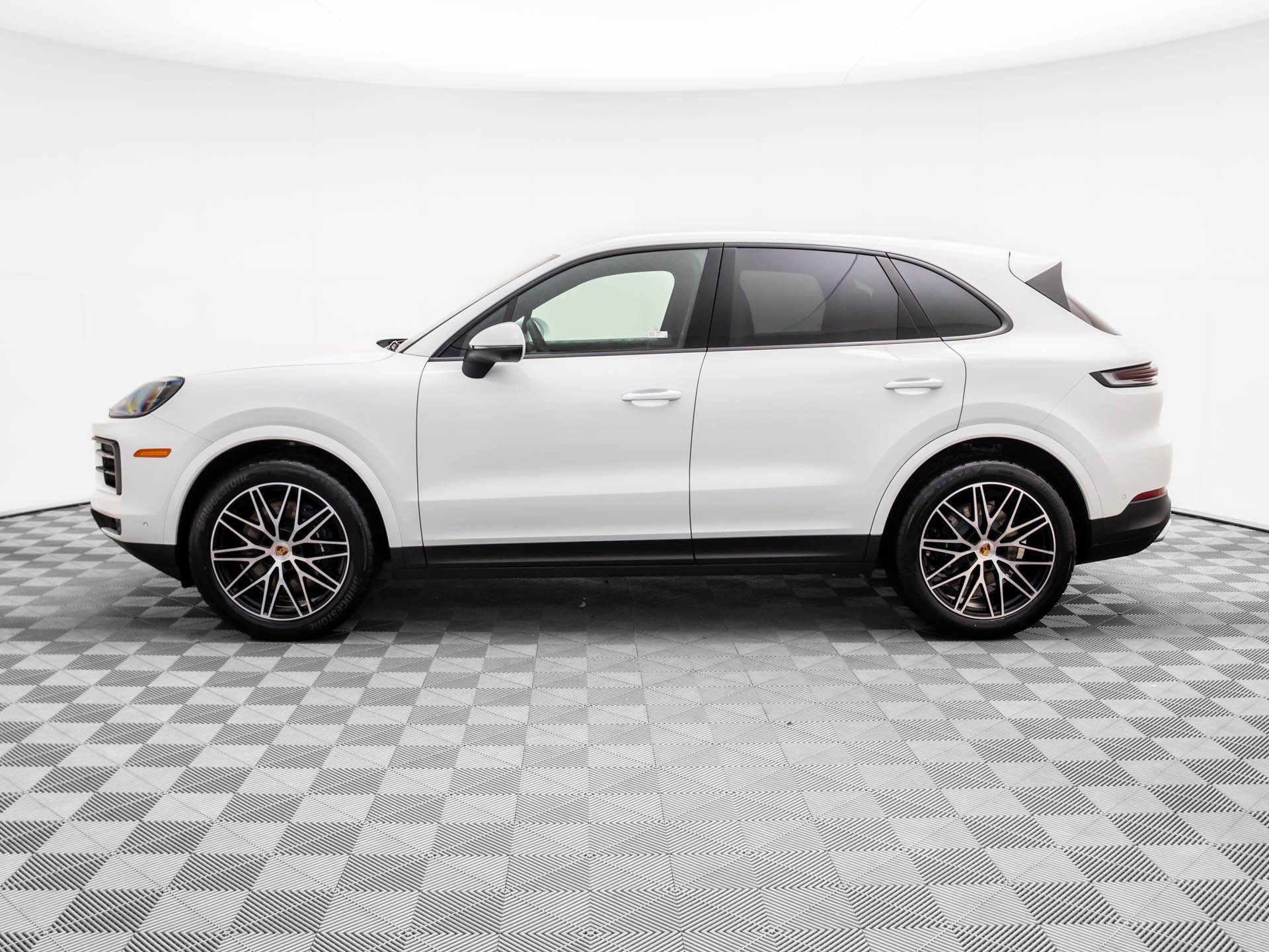 Certified 2026 Porsche Cayenne AWD/4WD image 2