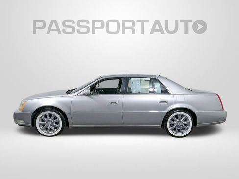 Used 2008 Cadillac DTS w/ Sun And Navigation Package image 2