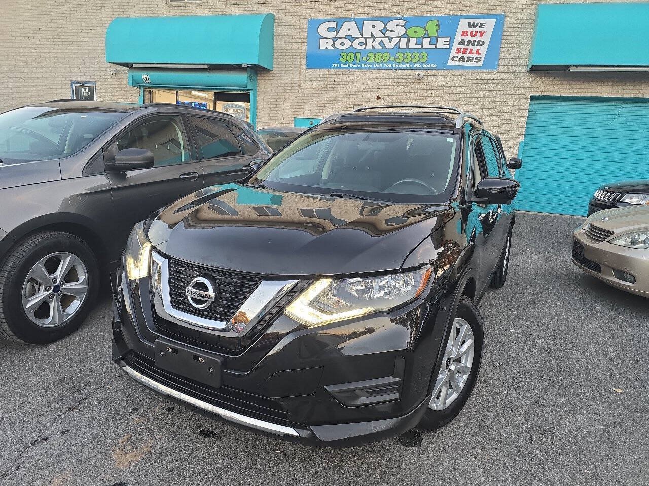 Used 2017 Nissan Rogue SV AWD/4WD image 2