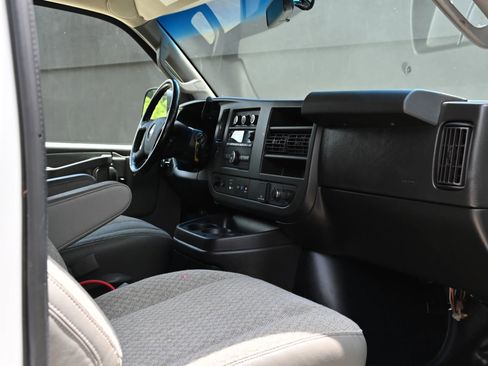 Used 2021 Chevrolet Express 2500 w/ Driver Convenience Package image 15