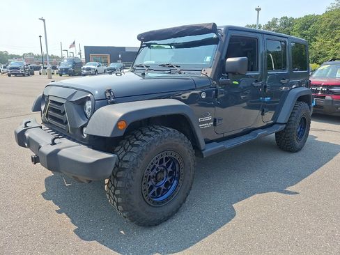 Used 2017 Jeep Wrangler Unlimited Sport w/ Quick Order Package 24S AWD/4WD image 3