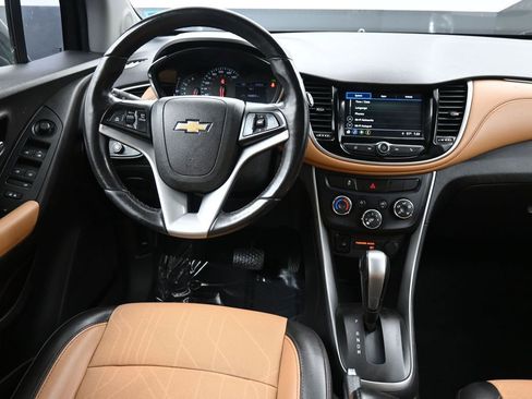 Used 2019 Chevrolet Trax LT w/ LT Convenience Package image 19