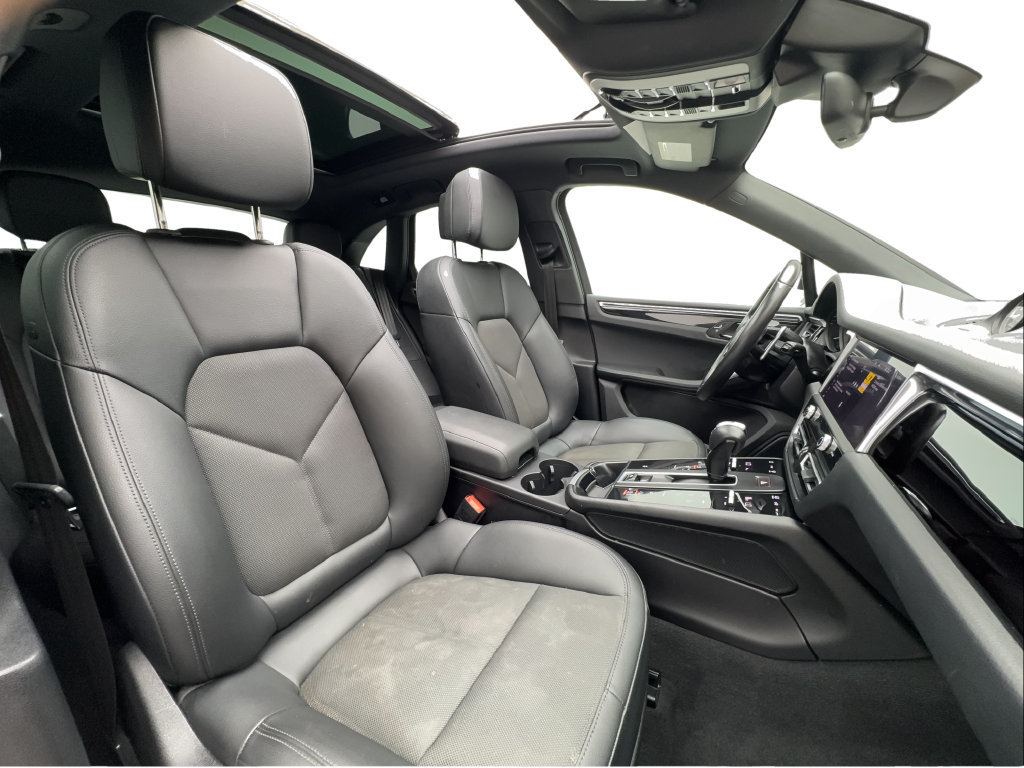 Used 2022 Porsche Macan AWD/4WD image 25