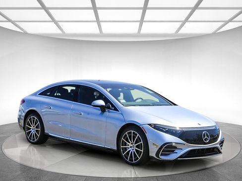 Used 2022 Mercedes-Benz EQS 580 4MATIC Sedan image 4