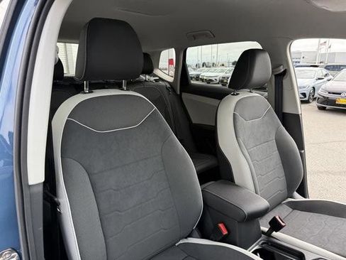 New 2025 Volkswagen Taos SE image 22