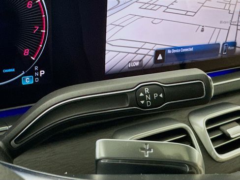 Used 2025 Mercedes-Benz GLS 450 4MATIC image 18