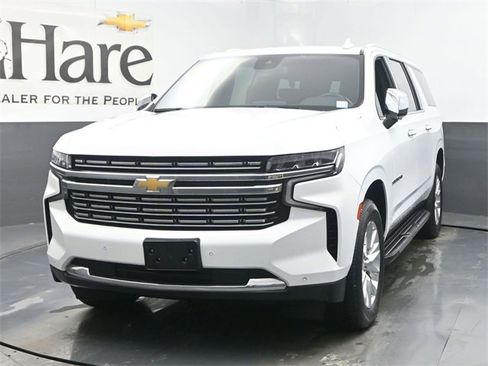 Used 2023 Chevrolet Suburban Premier image 7