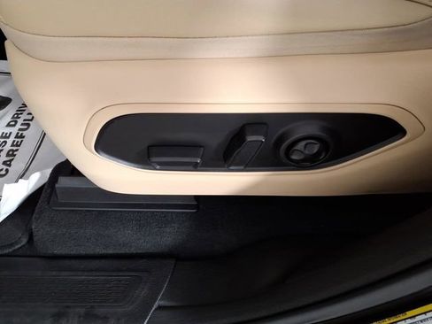 Used 2024 Jeep Grand Cherokee L Limited w/ Black Appearance Package AWD/4WD image 15