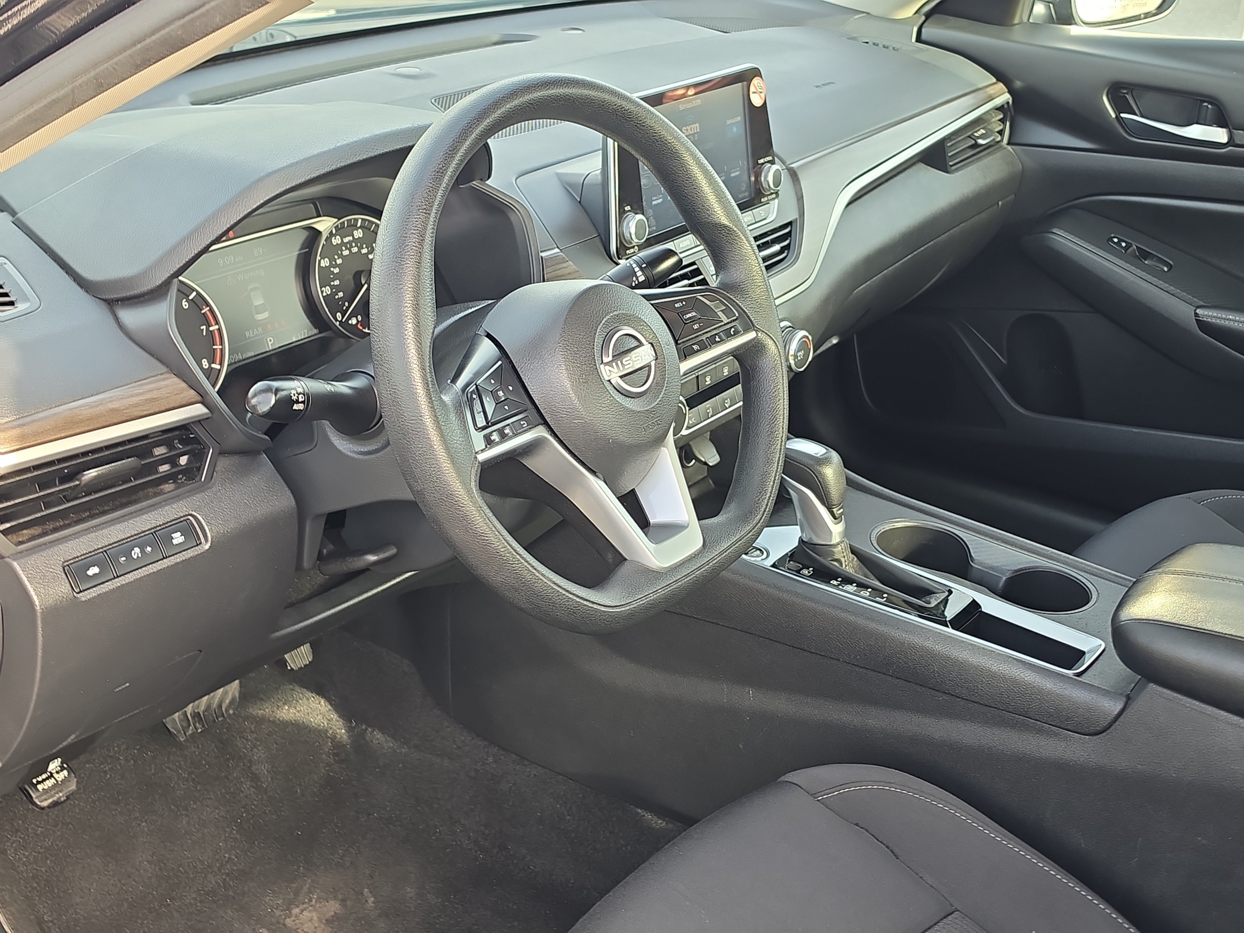 Used 2025 Nissan Altima 2.5 SV FWD image 13
