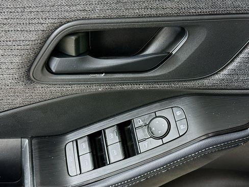 Used 2021 Nissan Rogue S image 20