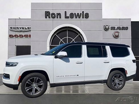 Used 2022 Jeep Grand Wagoneer Series I AWD/4WD image 1