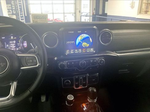 Used 2023 Jeep Wrangler Unlimited Sahara w/ Cold Weather Group AWD/4WD image 18