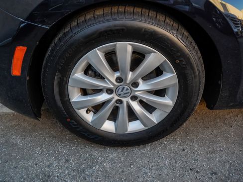 Used 2018 Volkswagen Beetle 2.0T S image 4
