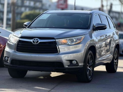 Used 2016 Toyota Highlander XLE FWD image 3