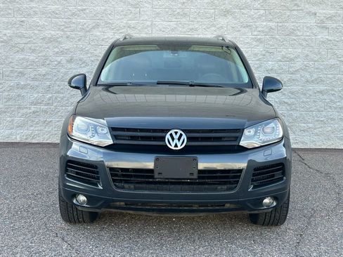Used 2012 Volkswagen Touareg TDI image 2