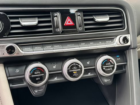 Used 2019 Genesis G70 2.0T Advanced w/ Elite Package image 23