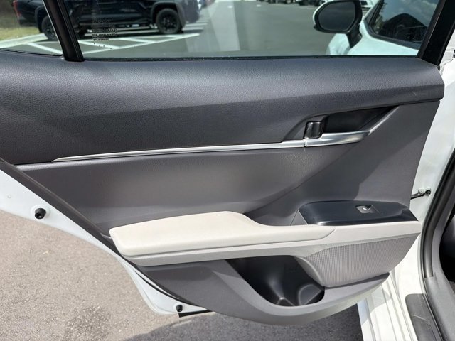 Used 2018 Toyota Camry SE FWD image 13