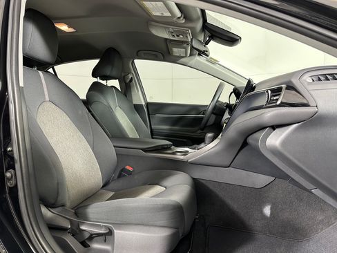 Used 2022 Toyota Camry LE image 28