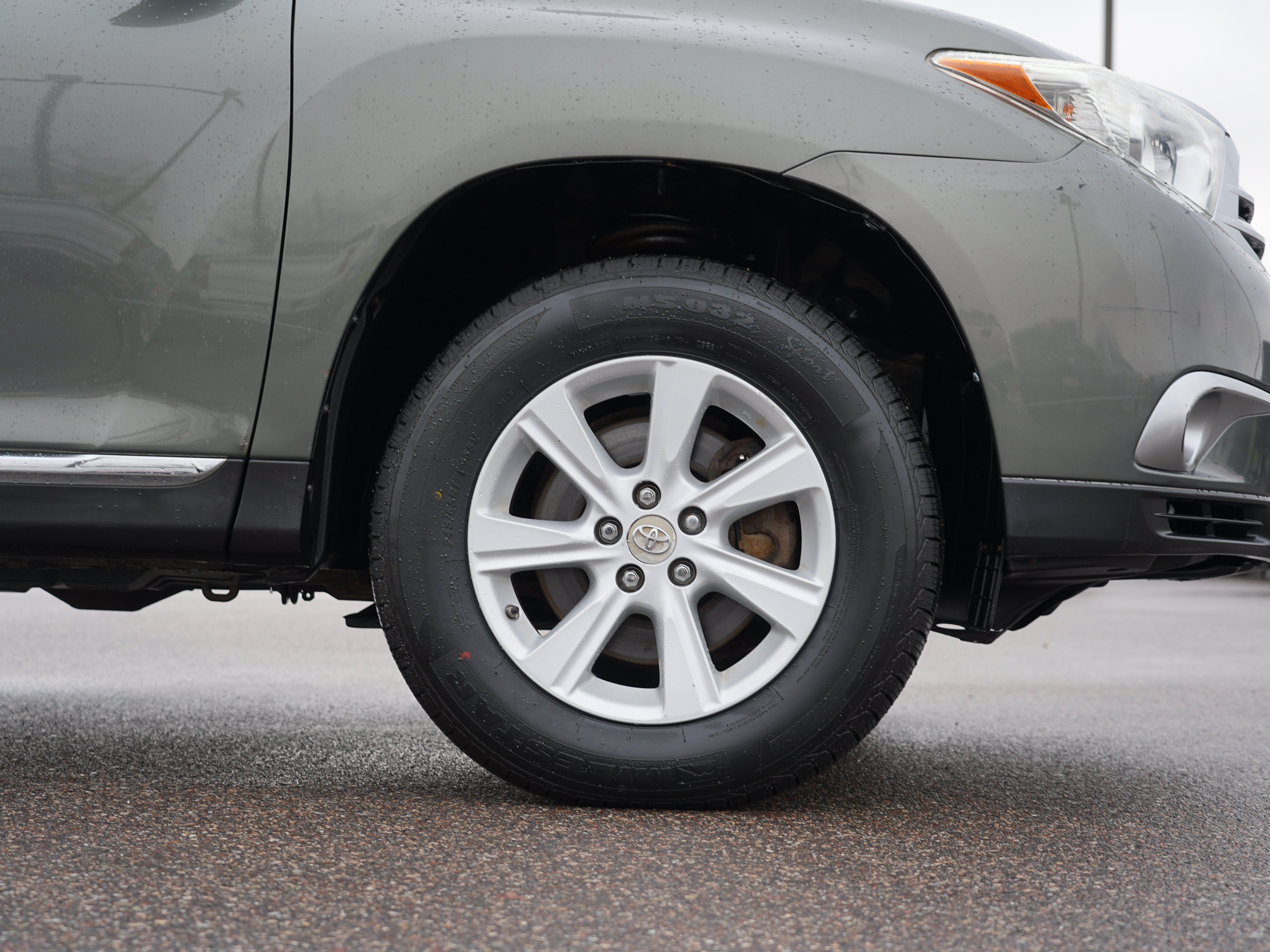 Used 2012 Toyota Highlander SE w/ Tow Pkg AWD/4WD image 11