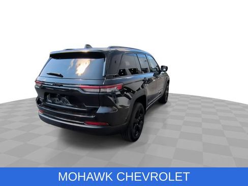 Used 2023 Jeep Grand Cherokee Altitude AWD/4WD image 8