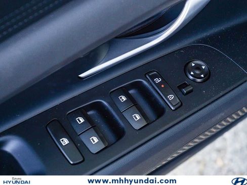 New 2026 Hyundai Elantra SE FWD image 24