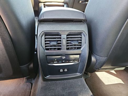 Used 2024 BMW 330i Sedan image 11