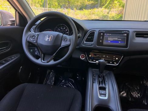 Used 2018 Honda HR-V EX image 16