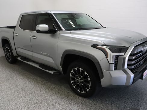 Used 2022 Toyota Tundra Limited w/ Power Package AWD/4WD image 4
