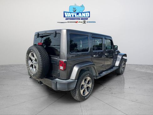 Used 2017 Jeep Wrangler Unlimited Sahara w/ Dual Top Group AWD/4WD image 5