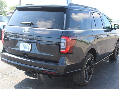 Used 2023 Ford Expedition Limited AWD/4WD image 7