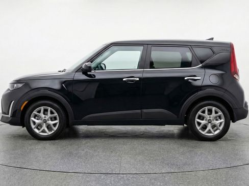 Used 2025 Kia Soul LX w/ LX Technology Package image 5