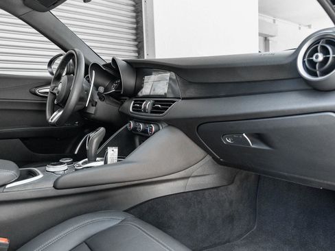 Used 2023 Alfa Romeo Giulia Sprint image 2