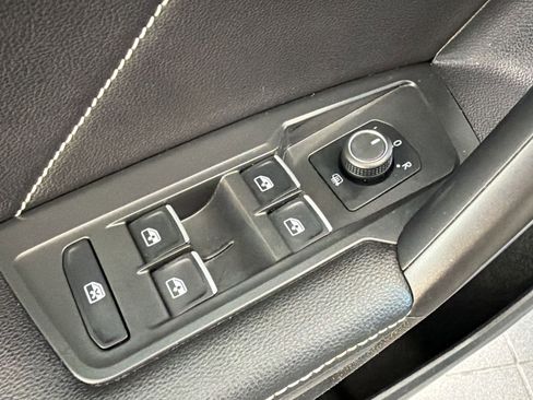 Used 2023 Volkswagen Tiguan SE R-Line image 13