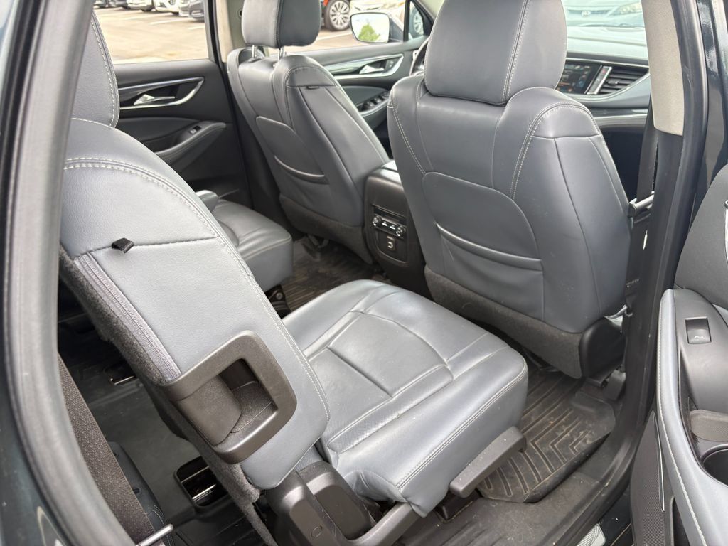 Used 2019 Buick Enclave Essence AWD/4WD image 7