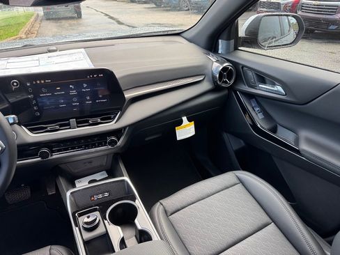 New 2026 Chevrolet Equinox LT w/ Convenience Package II FWD image 25