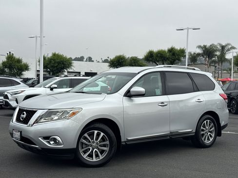 Used 2015 Nissan Pathfinder SL FWD image 2