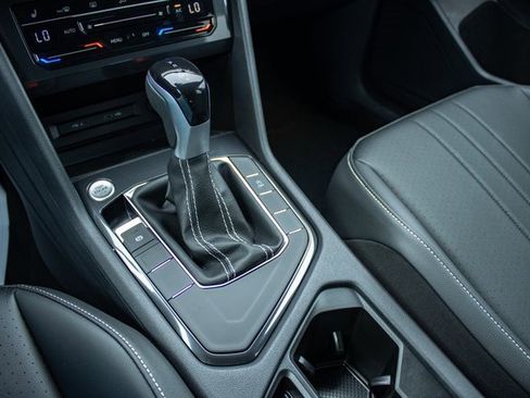 Used 2023 Volkswagen Tiguan SE image 34