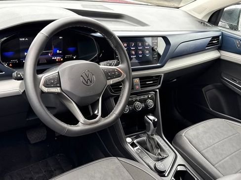 Used 2024 Volkswagen Taos SE image 19
