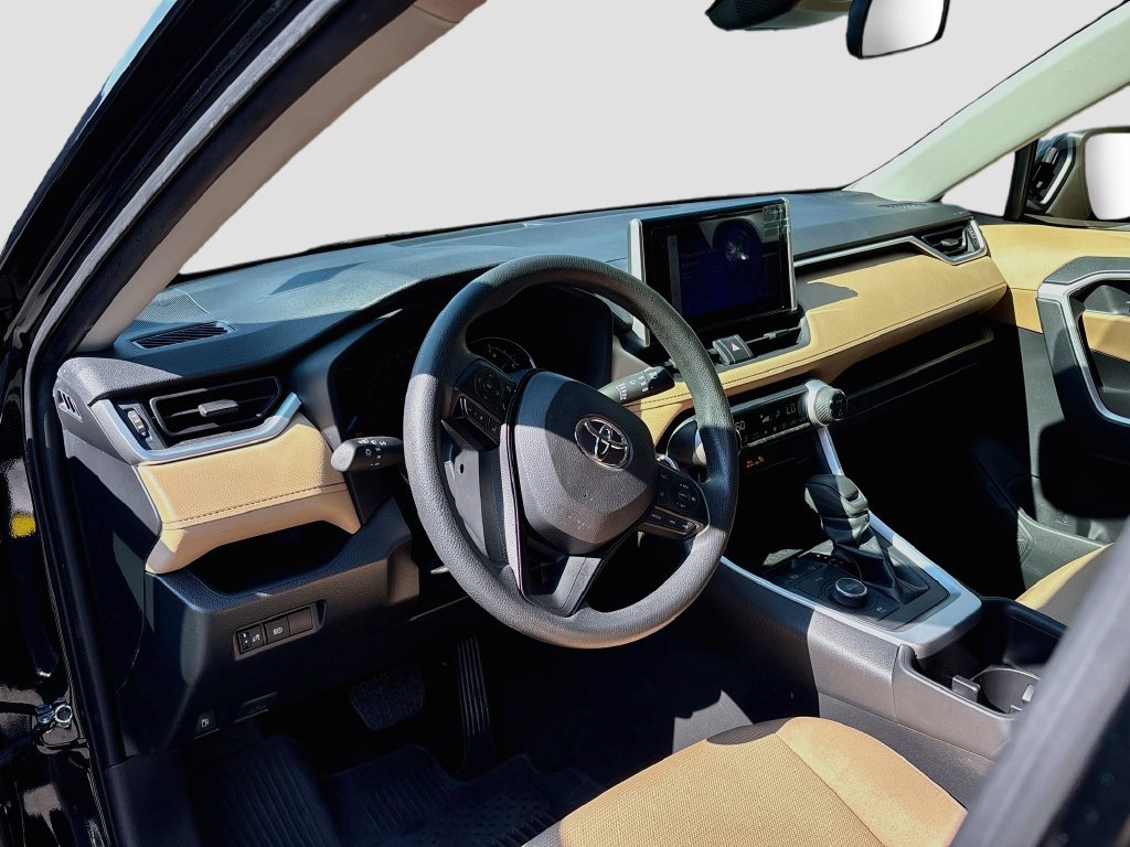 Used 2025 Toyota RAV4 LE AWD/4WD image 6